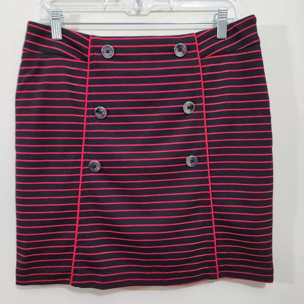 Lizzie Driver black with red stripes double button front golf skort woman size 6